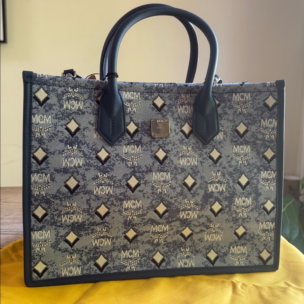 MCM Medium Munchen Tote in Denim Visetos - Picture 5 of 11